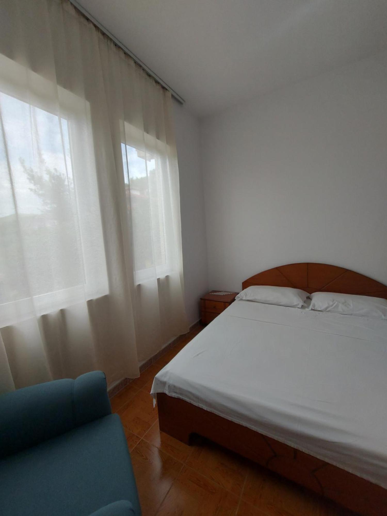 Guest House Irvin Berat Exterior photo